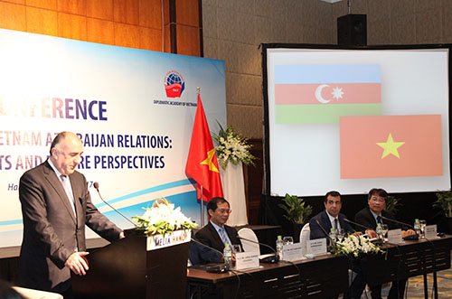 Bộ trưởng Ngoại giao AzerbaijanElmar Mammadyarov phát biểu tại hội thảo